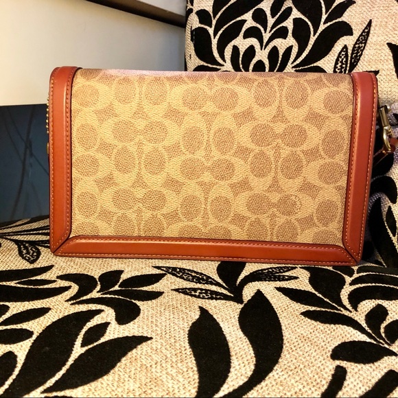 Coach Riley - Picture 2 of 7